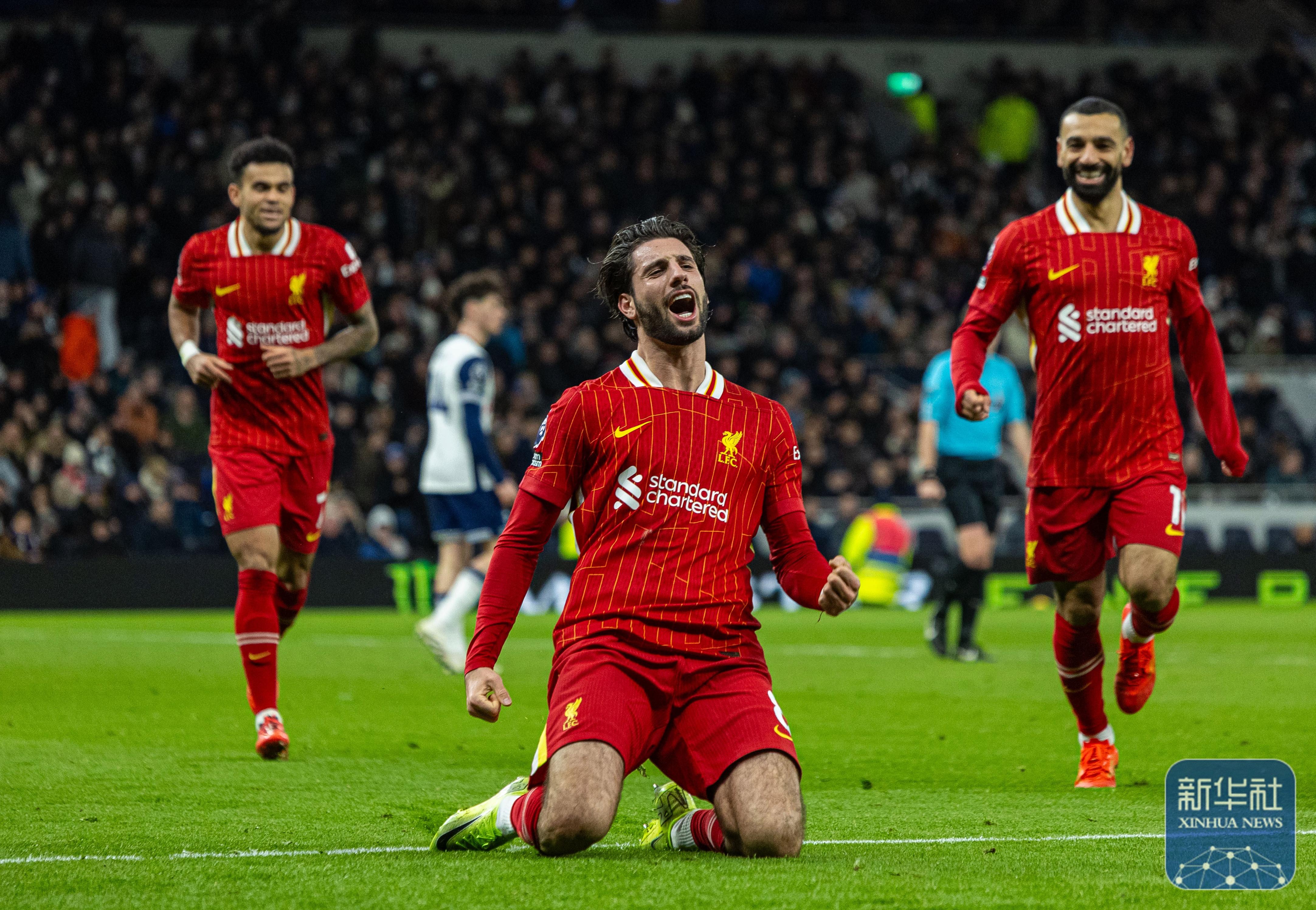 手机游戏下载官网萨拉赫重返赛场，大比分获胜首场状态出色，中国队观众沸腾！的简单介绍